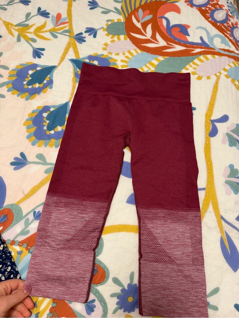 Lululemon size 4 Seamless Burgundy Ombre Capri leggings